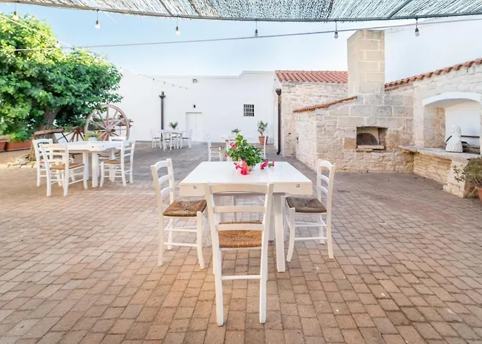 Flora לינה וארוחת בוקר 4*