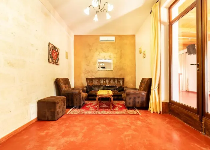 לינה וארוחת בוקר Flora סנטרמו אין קולה