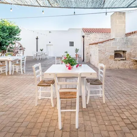 Flora فندق مبيت وإفطار 4*